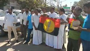 அறந்தாங்கியில் தெறிக்க விட்ட தேமுதிகவினர்.. கூட்டணி உடைந்ததற்காக பட்டாசு வெடித்து கொண்டாட்டம் 