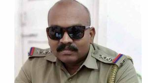 கோழிக்கொண்டை ஸ்டைல்.. 'நறுக்'கிய இன்ஸ்பெக்டர்.. ஆயுதபடைக்கு தூக்கியடித்த எஸ்பி 