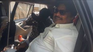தொண்டாமுத்தூர் தொகுதியில் நடிகர் மன்சூரலிகான் அடேங்கப்பா குட்டி கரணம்- மீண்டும் போட்டியாம்!
