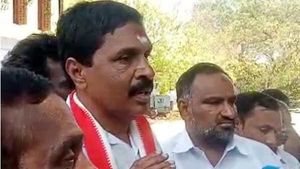நெல்லை அமமுக வேட்பாளர் வேட்புமனுவில் குளறுபடி... டிடிவியின் வியூகத்தை வீழ்த்திய நயினார் தரப்பு..! 