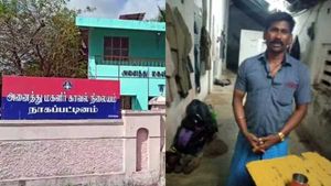 பெண் போலீசை விரட்டி பிடித்து, கீழே தள்ளி, கன்னத்தை கடித்து அட்டூழியம்.. மிரண்டு போன நாகை 