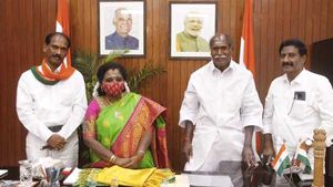 அதெப்படி பாஜக தலைமையில் ஆட்சி? அமித்ஷா பேச்சால் அதிருப்தி- கூட்டணியில் இருந்து விலகும் என்.ஆர்.காங்.