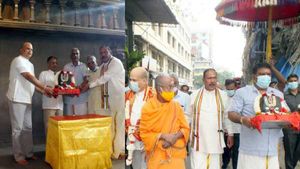 அயோத்தியில் ராமர் கோவில் கட்ட...  இலங்கையில் சீதை சிறைவைக்கப்பட்ட அசோகவனத்தில் இருந்து புனித கல் 