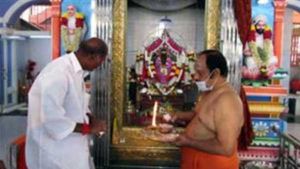 சேலம் அப்பா பைத்தியம் கோவிலில் வேட்பாளர்களின் ஜாதகங்களை வைத்து குறி கேட்ட புதுச்சேரி ரங்கசாமி 