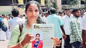 ரூ. 5 கோடி செலவு செய்ய முடியும்..  திமுகவில் விருப்ப மனு தாக்கல் செய்து டிஸ்மிஸ் ஆன திலகவதி! 