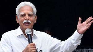 பீமா-கொரேகான் வழக்கு.. 6 மாதம் நிபந்தனை ஜாமீன்.. 81 வயதான வரவர ராவ் 2 வருடத்திற்கு பின் விடுதலை! 