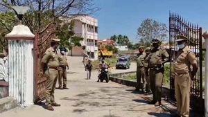 காத்திருந்த அதிகாரிகள்.. சுயேச்சை உட்பட.. வேலூர் மாவட்டம் முழுக்க ஒரு வேட்புமனு கூட தாக்கல் இல்லை 