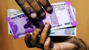 யாரு சாமி நீ... வாக்காளர்களுக்கு பணம் கொடுக்க.. வங்கியிலேயே கடன் கேட்ட வேட்பாளர்.. மேனேஜர் செம ஷாக்