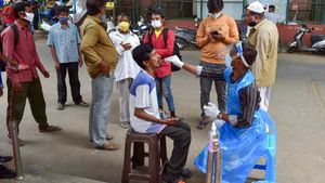 உ.பி.யில் உச்சகட்ட கோரத்தாண்டவம்- ஒரே நாளில் 37,238 பேருக்கு கொரோனா; 196 பேர் மரணம் 