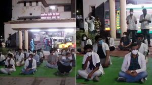 ஆக்சிஜன் பெட் தட்டுப்பாடு.. ரெம்டிசிவிர் மருந்து இல்லை.. டாக்டர்கள் போராட்டம்.. எங்க தெரியுமா? 