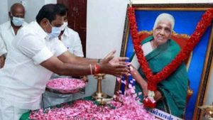 ஓ.பன்னீர் செல்வம் மாமியார் மறைவு.. உத்தமபாளையம் சென்று அஞ்சலி செலுத்திய எடப்பாடி பழனிச்சாமி