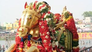  கள்ளழகர் வைகையில் இறங்கும் நிகழ்வை நடத்த உத்தரவிட முடியாது - மனுவை தள்ளுபடி செய்த ஹைகோர்ட் 