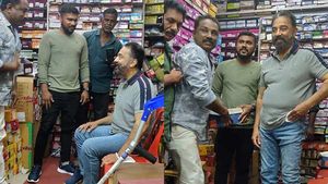 கோவையில் செருப்பு கடை மீது தாக்குதல்.. அடுத்து கமல் செய்த சபாஷ் காரியம்.. வாயடைத்து போன பாஜக 