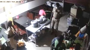 கோவையில் காட்டுமிராண்டிதனமாக தாக்கிய எஸ்.ஐ: மாநகர காவல் ஆணையருக்கு மனித உரிமை ஆணையம் நோட்டீஸ் 