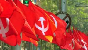  கேரளாவில் இமாலய வெற்றியை நோக்கி இடதுசாரிகள்.. படு பாதாளத்தில் காங்கிரஸ்... ஆஜ் தக்- ஆக்ஸிஸ் சர்வே