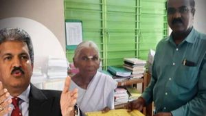 ஒரு ரூபாய்க்கு இட்லி சுட்டு போடும் கமலாத்தாள் பாட்டிக்கு புது வீடு..ஆனந்த் மகேந்திரா அசத்தல் பரிசு! 