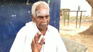 1952 முதல்  அனைத்து சட்டமன்ற தேர்தல்களிலும் வாக்களித்த 105 வயது தாத்தா மாரப்ப கவுண்டர் 