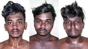 'அந்த படம்' எடுத்து மிரட்டிய முன்னாள் காதலன்.. கூலிப்படை மூலம் கொல்லத்துணிந்த மாணவி.. நெல்லை பகீர் 