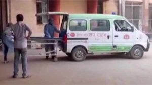 நடுராத்தியில் ஆள்மாறாட்டம்.. உயிரோடு இருப்பவருக்கு இறப்புச் சான்றிதழ் அளித்து ஷாக் தந்த மருத்துவமனை!