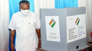 சபரிமலை ஐயப்பன் எப்போதும் எங்களுக்கு துணை புரிவார்.. மாஸ் வெற்றி நிச்சயம்.. சொல்வது பினராயி விஜயன்! 