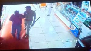 கோவையில் மற்றொரு ஷாக்.. பேக்கரி ஓனருக்கு ஓங்கி ஒரு 
