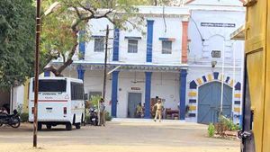 பாளையங்கோட்டை சிறையில்.. கைதிகளுக்கு இடையே பயங்கர மோதல்.. ஒருவர் உயிரிழப்பு