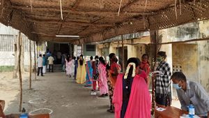 திருச்சியை வெல்லப்போவது யார்? வளைத்து வளைத்து ஓட்டு போட்டு அசரவைத்த பெண்கள்! கலக்கத்தில் கட்சிகள்! 