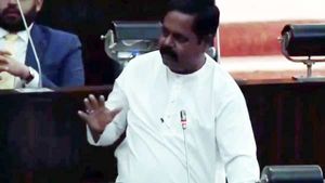 யாழ்ப்பாணம் மேயர் மணிவண்ணனை உடனே விடுதலை செய்ய இலங்கை நாடாளுமன்றத்தில் வலியுறுத்தல் 