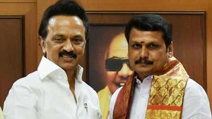 அடுத்தடுத்த ரெய்டு.. சபரீசனை அடுத்து செந்தில் பாலாஜி வீட்டிலும் சோதனை.. திமுக வேட்பாளர்களுக்கு குறி?