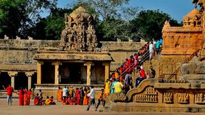 கொரோனா அதிகரிப்பு :  தஞ்சை பெரியகோவில், நாமக்கல் நரசிம்மர், கங்கை கொண்ட சோழபுரம் கோவில்கள் மூடல் 