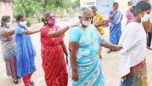 தனி வாக்குச்சாவடி.. சூப்பரா ஓட்டு போட்டோம்.. அரசுக்கு கோடி நன்றி..  பார்வையற்றவர்கள் நெகிழ்ச்சி! 