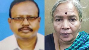 ரூ.3 கோடி இன்சூரன்ஸ் தொகைக்காக.. காரில் இருந்த கணவரை உயிருடன் எரித்த மனைவி! உறவினருடன் கைது 