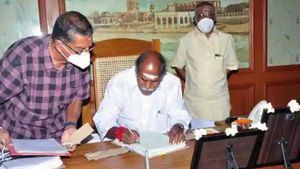 புதுசேரியில் மே 26ம் தேதி சட்டசபை கூட்டம்.. ஒருவழியாக பதவி ஏற்கப் போகும் எம்எல்ஏக்கள் ! 