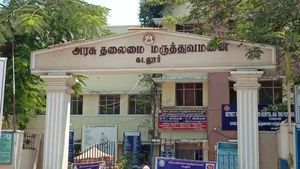 எங்க போனாரு.. ஆளை காணோம்.. கடலூரில் நடு இரவில் கொரோனா நோயாளியால் பதற்றம்.. கடைசியில் பார்த்தா..! 