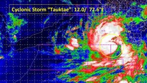  தென்கிழக்கு அரபிக் கடலில் உருவானது டவ்-தே புயல்; மே 18-ல் குஜராத் அருகே கரையை கடக்கும்