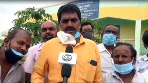 Oneindia Tamil  செய்தி எதிரொலி : ஒசூர் அருகே நரிக்குறவர் குடும்பங்களுக்கு உதவிய தொழிலதிபர்கள் 