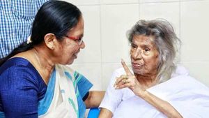 அன்று கவுரி அம்மாள்.. இன்று சைலஜா டீச்சர்.. தொடர்ந்து புறக்கணிக்கப்படும் பெண் தலைவர்கள்? 