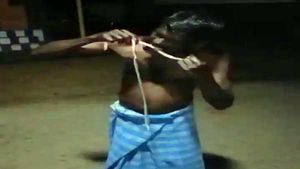 மதுரை அருகே கொரோனாவிற்கு பாம்புக்கறி சாப்பிட்ட வடிவேலு - அபராதம் விதித்த வனத்துறை அதிகாரிகள் 