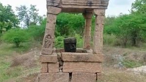 17ம் நூற்றாண்டின் வில் வீரனின் நடுகல் கண்டுபிடிப்பு.. 400 ஆண்டுகள் பழமையானது! 