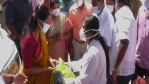 தூத்துக்குடி அரசு மருத்துவமனைக்கு ரூ.16.50 லட்சம் மருத்துவ உபகரணங்கள்.. மோகன் சி லாசரஸ் வழங்கினார் 