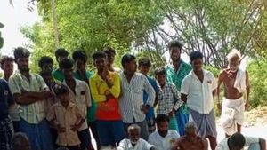 திருவிழா- தலித்துகளை காலில் விழுந்து மன்னிப்பு கேட்க வைத்த ஒட்டனந்தல் ஜாதி பஞ்சாயத்து! 