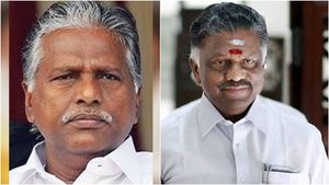 எதிர்க்கட்சி தலைவர் தேர்வு... போடியில் ஓபிஎஸ்சை திடீரென சந்தித்த கேபி முனுசாமி.. ஆலோசனை 