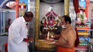 அமைச்சர்கள் பட்டியலுடன் வந்து சேலம் அப்பா பைத்தியம் கோவிலில் வழிபட்ட புதுச்சேரி ரங்கசாமி 