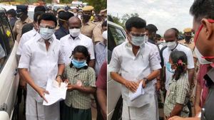 கொரோனா நிவாரணத்திற்காக.. சேர்த்து வைத்த பணத்தையெல்லாம் முதல்வர் ஸ்டாலினிடம் கொடுத்த 10 வயது சிறுமி 