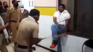  2, 3 நாளா யாரும் சாகலை.. கையில் காசு இல்லை.. ஆக்ஸிஜன் இணைப்பை துண்டித்த ஆம்புலன்ஸ் டிரைவர் 