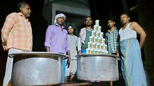 கொரோனா இல்லாத சிவகங்கையின் கிராமம்.. மூலிகை சூப்பால் நோய் எதிர்ப்பு சக்தியை அதிகரிக்கும் இளைஞர்கள்