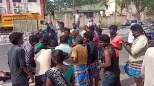 கடலூர் சிப்காட் ரசாயன ஆலையில் தீ விபத்து... 4 பேர் உயிரிழப்பு... 20 பேருக்கு மூச்சுத்திணறல்..! 