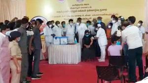18 வயதுக்கு மேற்பட்டோருக்கு கொரோனா தடுப்பூசி- திருப்பூரில் தொடங்கி வைத்தார் முதல்வர் மு.க.ஸ்டாலின் 