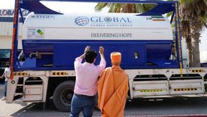 ஐக்கிய அரபு அமீரக இந்து கோவில் நிர்வாகிகள் ஏற்பாடு.. கப்பலில் இந்தியாவுக்கு வருகிறது ஆக்சிஜன் 