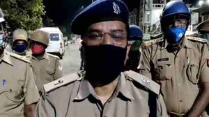 உ.பி.யில் ஊரடங்கை மீறியதாக போலீசார் மிருகத்தனமான தாக்குதல்.. 17 வயது சிறுவன் உயிரிழந்த பரிதாபம்
